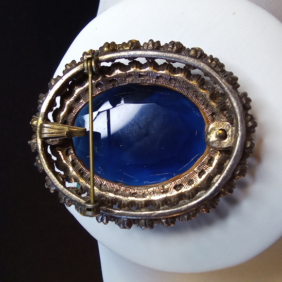 Vintage Large Czech Blue Glass and Rhinestone Pendant Brooch in Antique Gold - Picture 7 of 10
